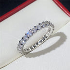 Anillo Fino de Circonitas Brillantes
