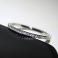 Anillo Fino Minimalista con Pavé de Circonitas