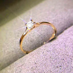 Anillo Solitario Minimalista con Circonita de 4 mm