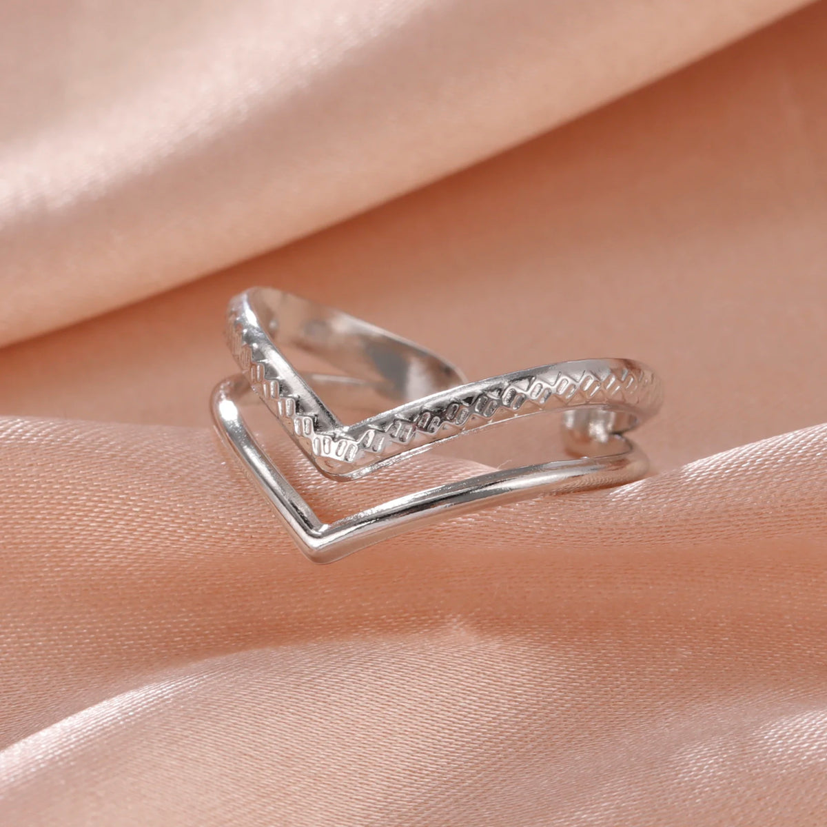 Anillo Abierto Doble en V Ajustable