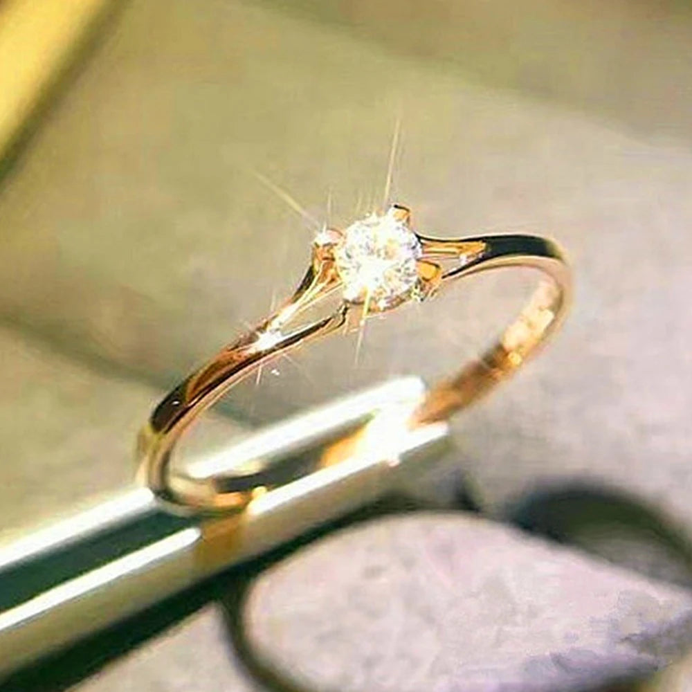 Set Brillo: Aros Finos con Circonitas + Anillo Solitario