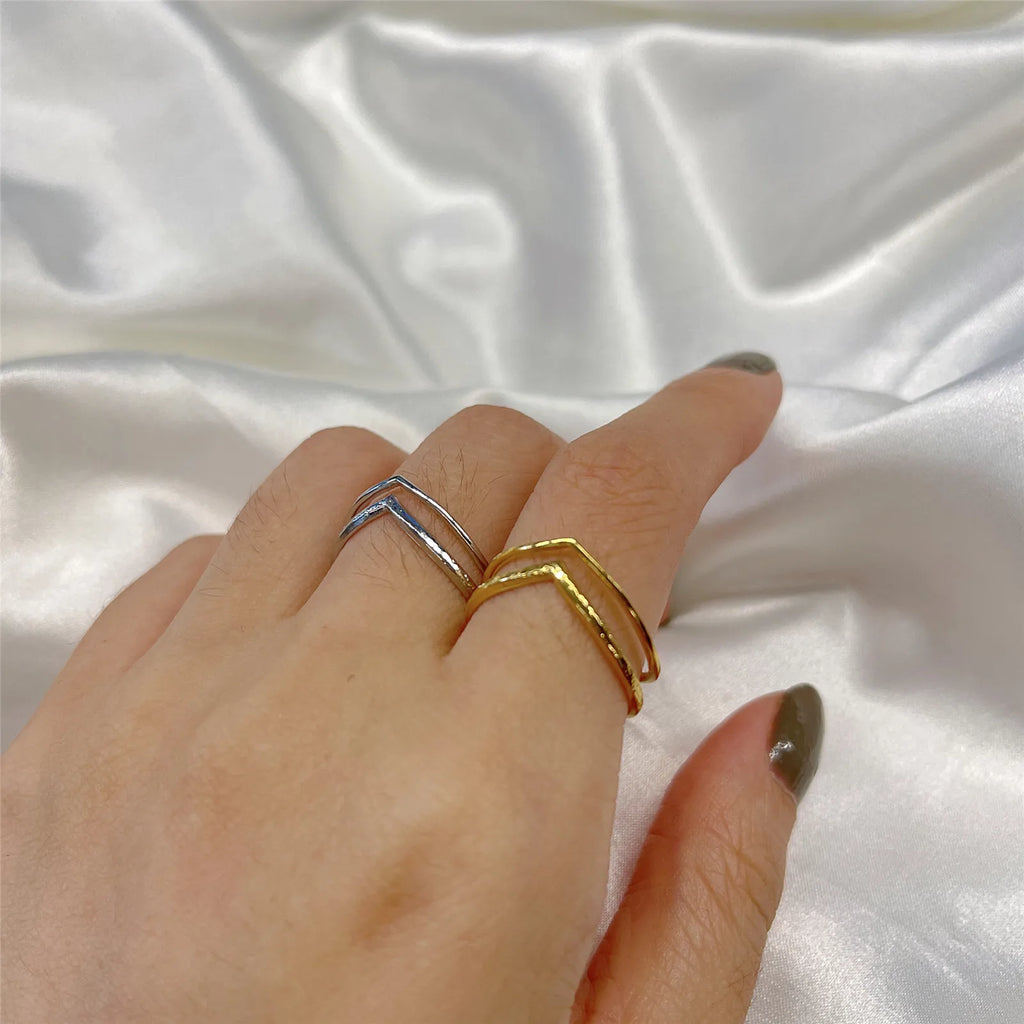 Anillo Abierto Doble en V Ajustable