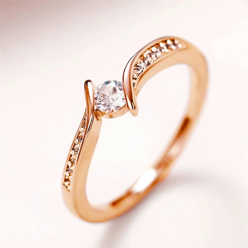 Anillo Minimalista con Circonitas Redondas
