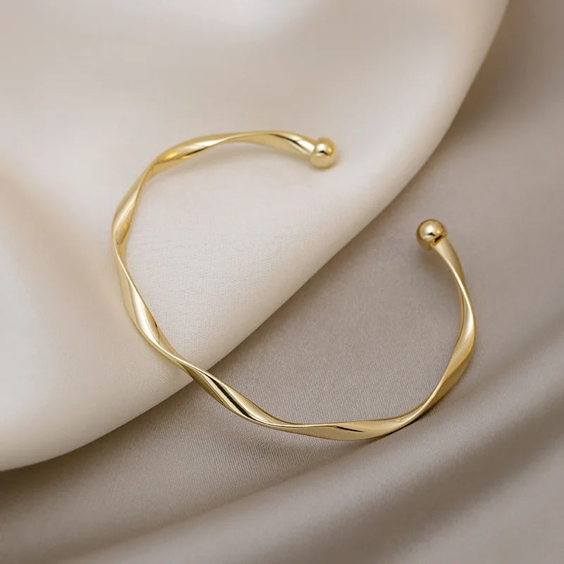 Brazalete Abierto Trenzado Dorado