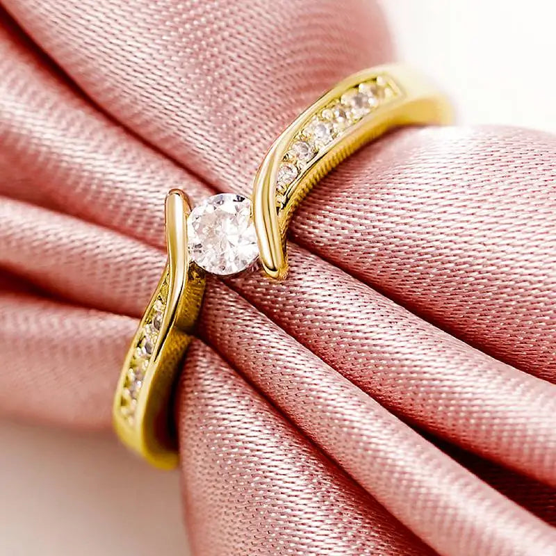 Anillo Minimalista con Circonitas Redondas