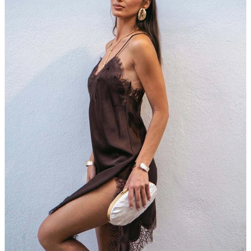 Minivestido Lencero Satinado con Encaje y Espalda Abierta