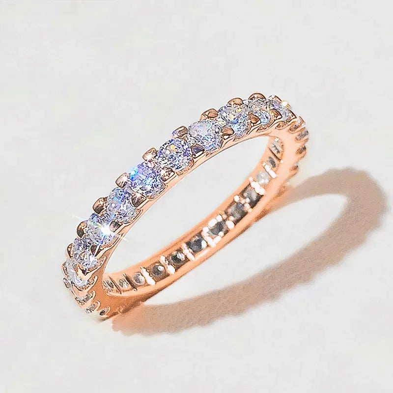 Anillo Fino de Circonitas Brillantes