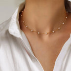 Collar Dorado de Doble Capa con Perlas