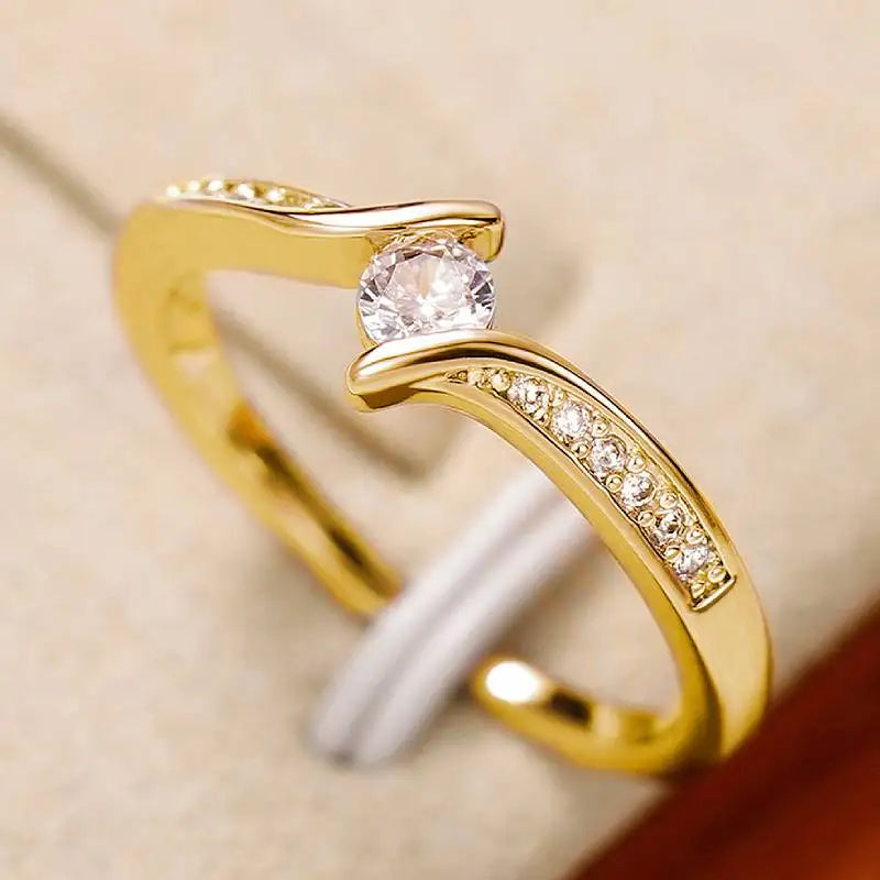 Anillo Minimalista con Circonitas Redondas