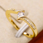 Anillo Minimalista con Circonitas Redondas