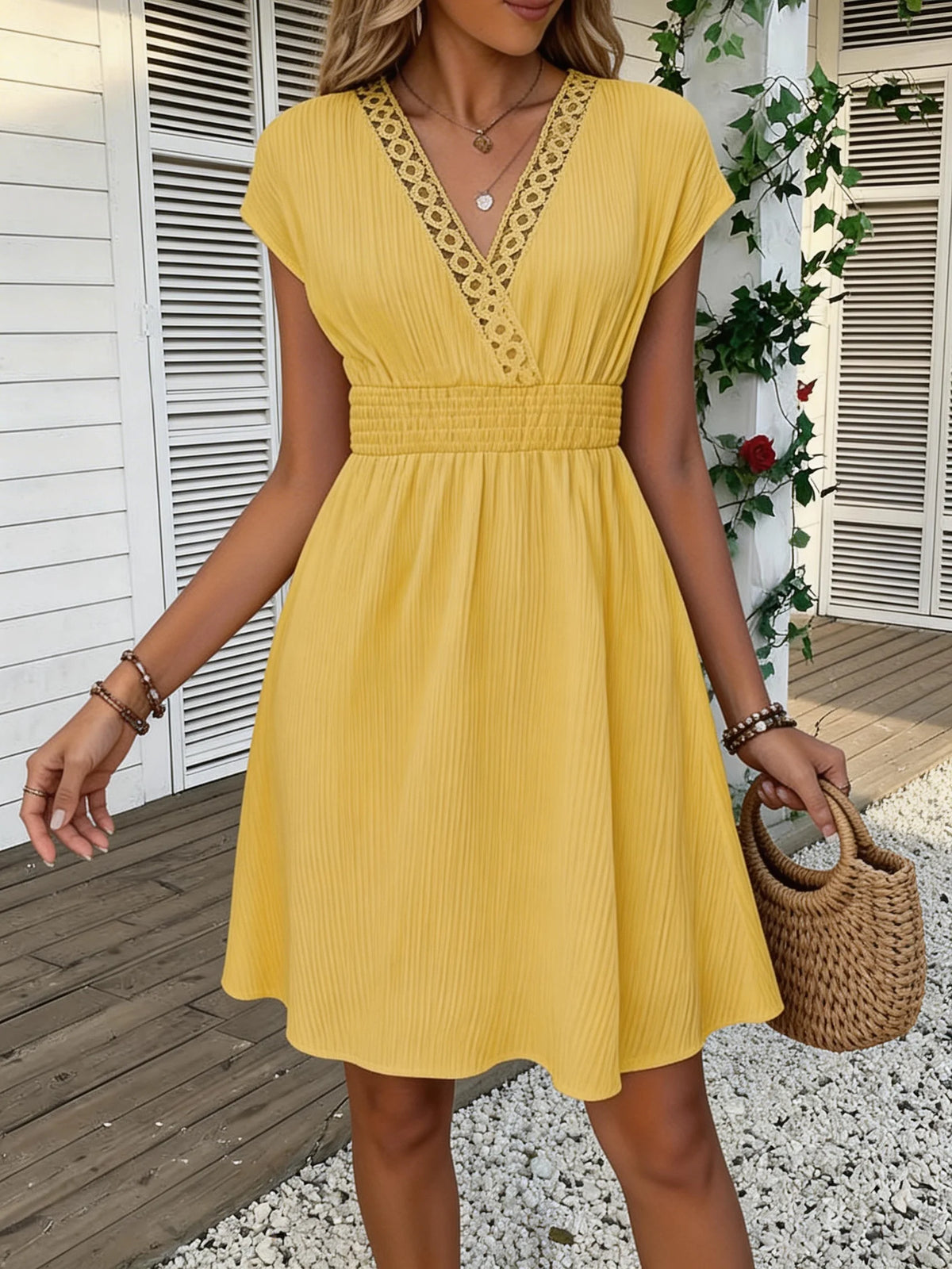 Vestido Francés de Encaje con Mangas Abullonadas