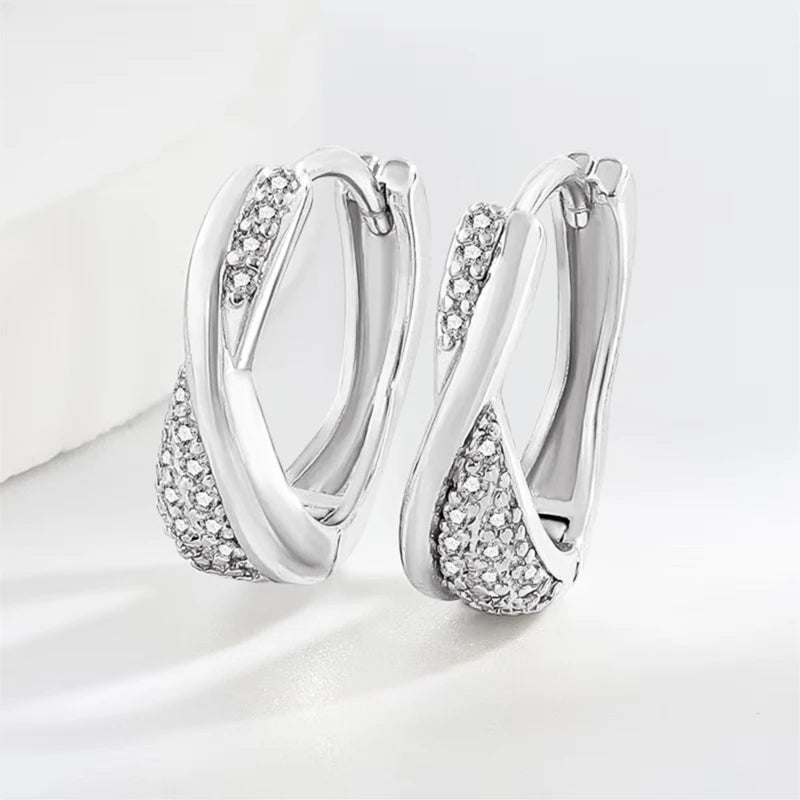 Pendientes de Aros Entrelazados con Circonitas