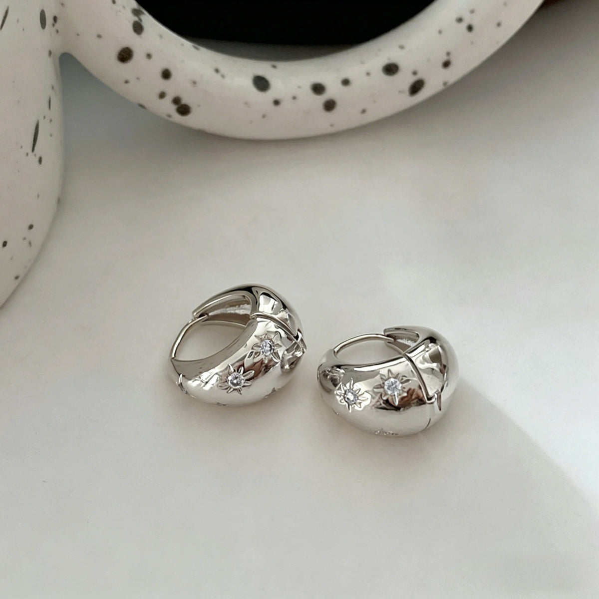 Pendientes Aro Huggie Doble con Circonitas