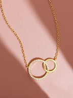 Collar Fino con Colgante de Doble Círculo