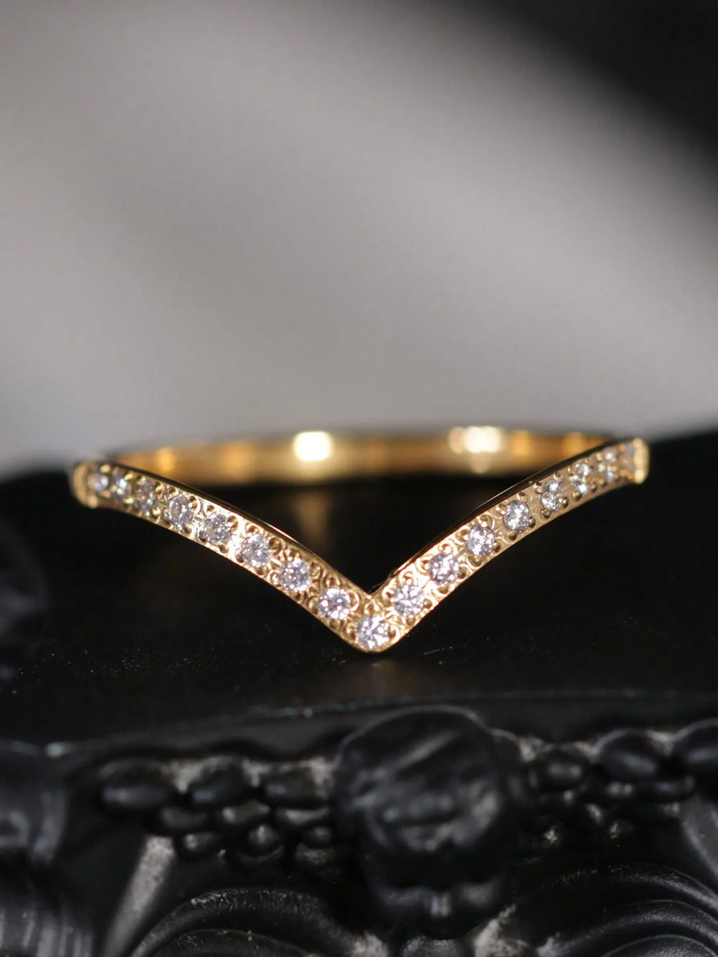 Set Dorado: Aros Gruesos + Collar Doble Círculo + Anillo en V