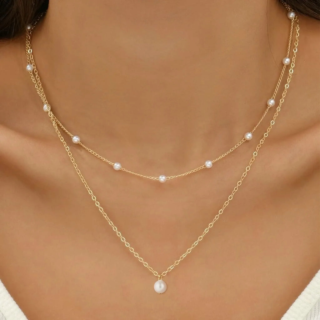 Collar Dorado de Doble Capa con Perlas
