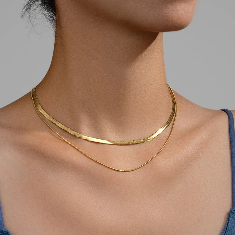 Set Plata Minimal: Collar Serpiente + Aros Gruesos + Anillo Doble V