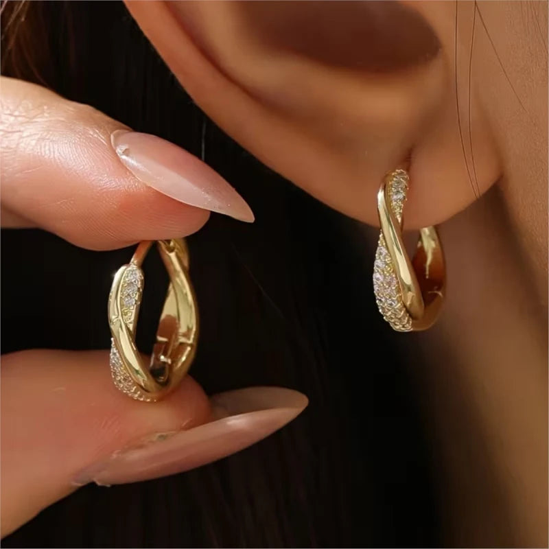 Set Fiesta: Anillo de Eternidad Oval + Aros Entrelazados