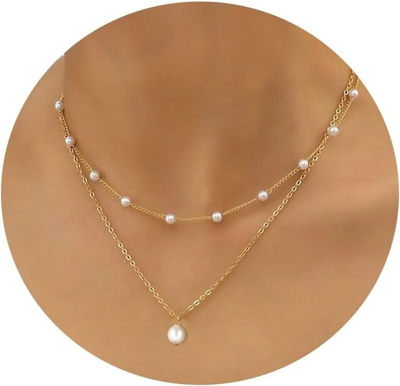Collar Dorado de Doble Capa con Perlas