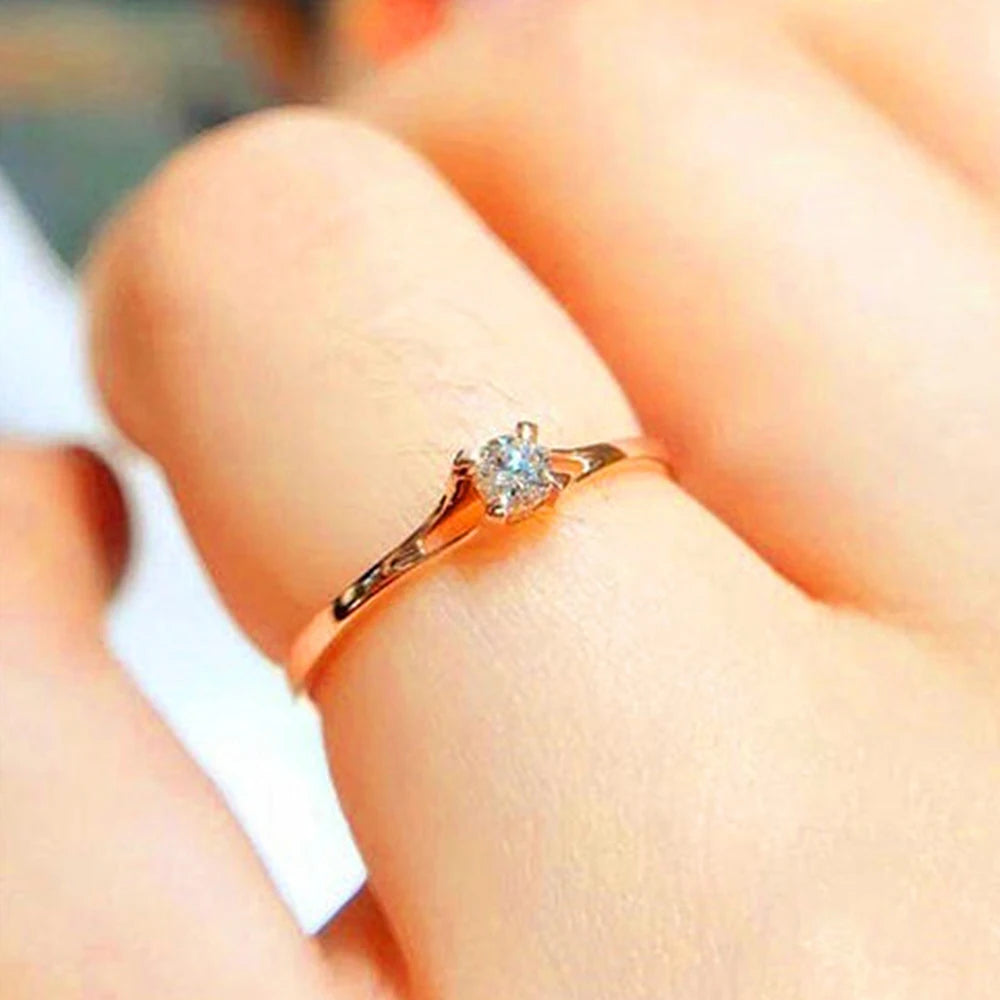 Anillo Solitario Minimalista con Circonita de 4 mm