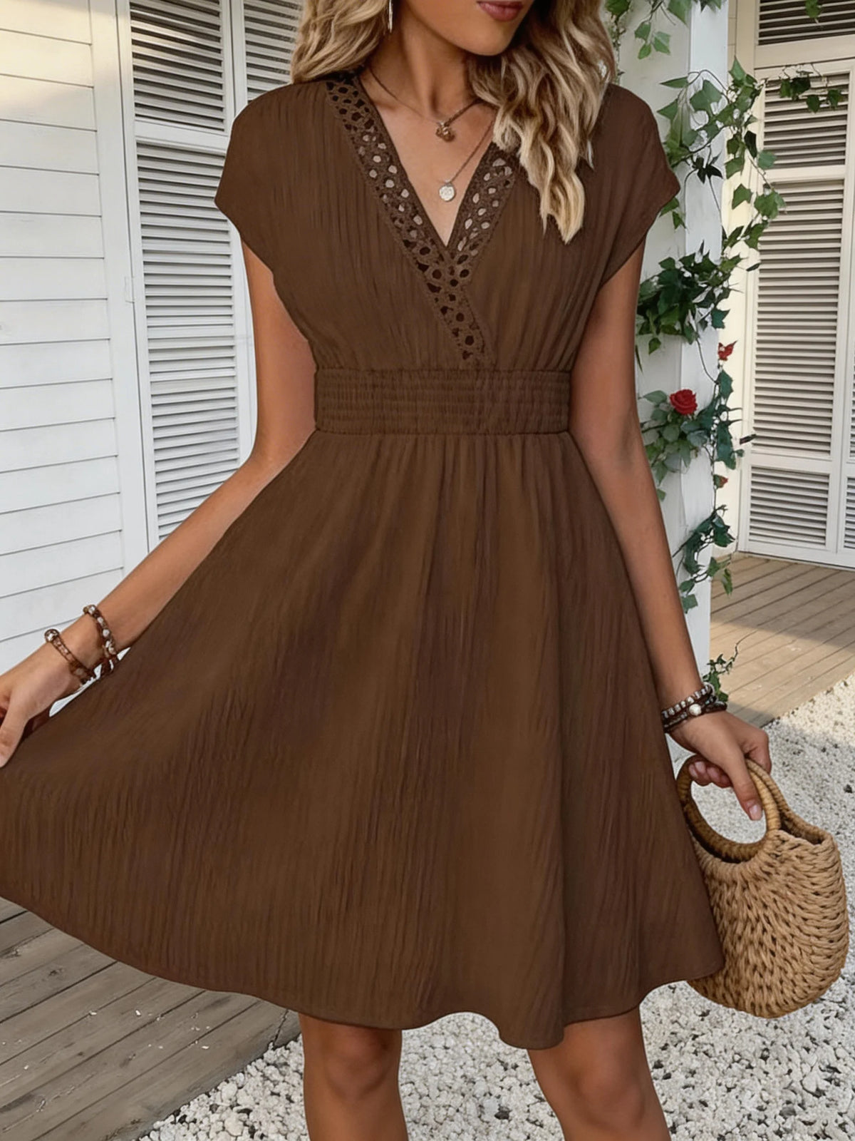 Vestido Francés de Encaje con Mangas Abullonadas