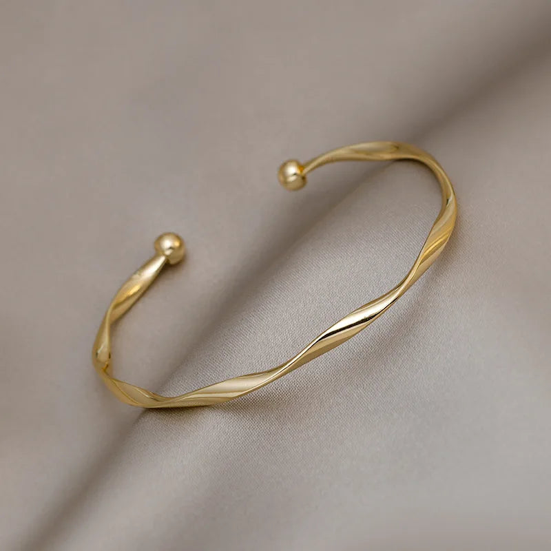 Brazalete Abierto Trenzado Dorado